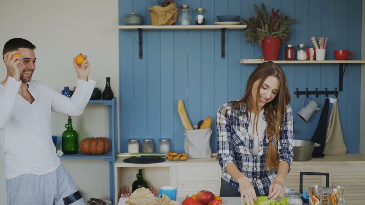 Redaktionelles Team von Fitmensdietplan bei der Arbeit